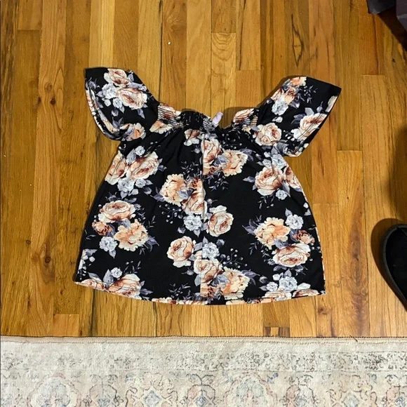 🌸 Alya Black Floral Off-Shoulder Blouse 🌸 - Picture 2 of 5